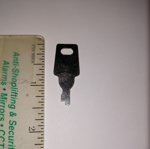 Random square head mini key, gently used - Picture 3 of 4